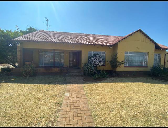 3 BEDROOM FREEHOLD FOR SALE IN PRIMROSE